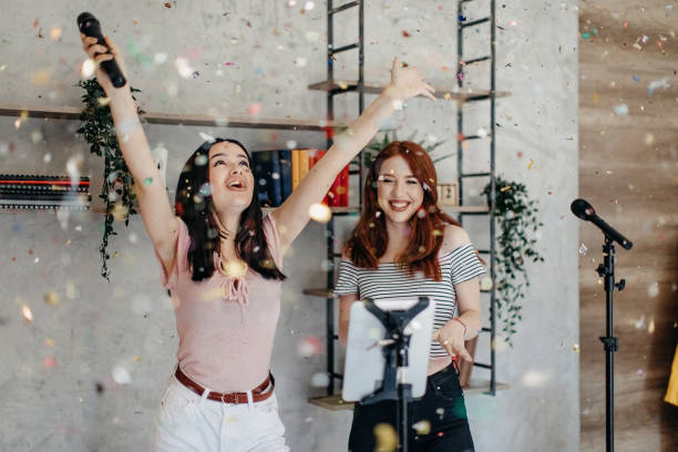istock I sing with my best friend 1272602761