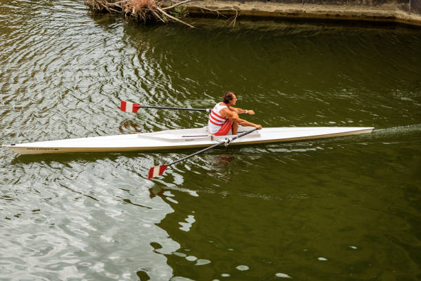 Women rowing team