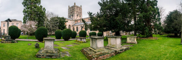 abadía de tewkesbury - tewkesbury abbey fotografías e imágenes de stock