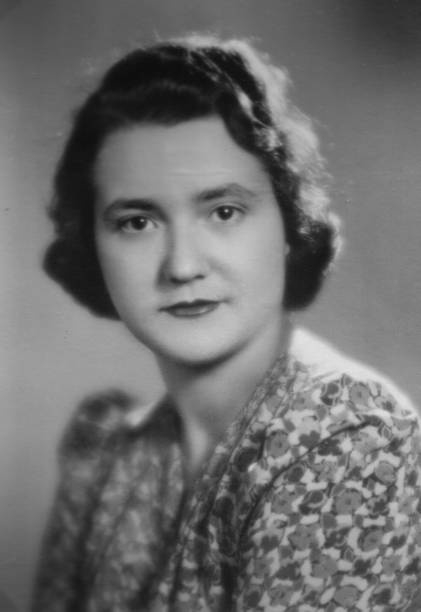 1920s italian indoor woman portrait 1930s 1940s 1950s indoor shot of a young elegant italian woman taken in the studio mediterranean woman portrait stock pictures, royalty-free photos & images