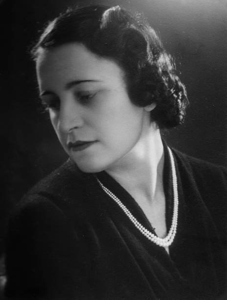 1920-х годов итальянский крытый портрет женщины - 1930 стоковые фото и изображения