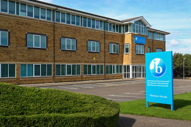 exterior of the offices of the international baccalaureate in cardiff - baccalaureate imagens e fotografias de stock