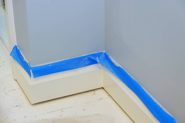 fita azul do pintor para equipamentos para pintura de parede - paint preparation adhesive tape indoors - fotografias e filmes do acervo