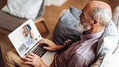 senior-mann-teleconsulting-mit-dem-arzt.jpg?b=1&s=170x170&k=20&c=UGw3x4L8o7tnSKIr7r_Gi6LgIGtVQdF0f-KEZ-F7lTI=