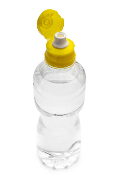 öppnade flaska vatten med sportmössa på vitt. - water bottle cap bildbanksfoton och bilder