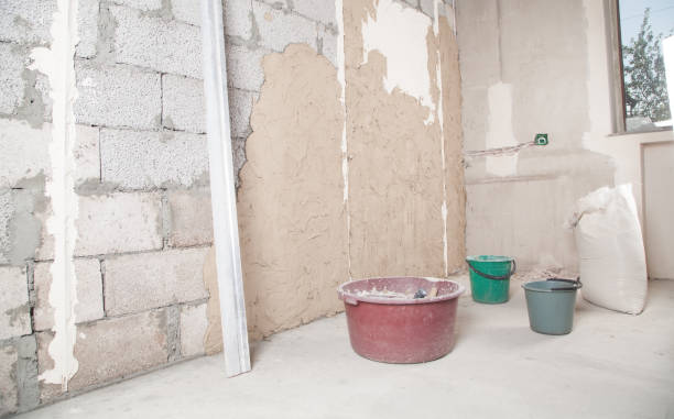 istock Putty in a wall. Renovating house 1272725405