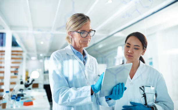istock Sharing her results with a fellow researcher 1272739873