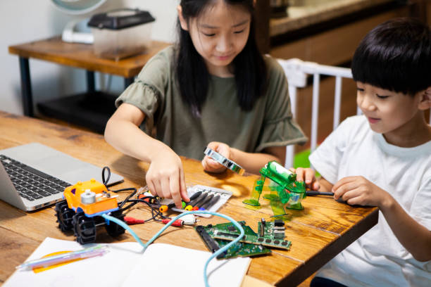 istock Children working on robot design with brothers 1272750236