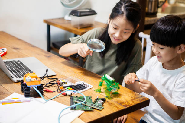istock Children working on robot design with brothers 1272750239