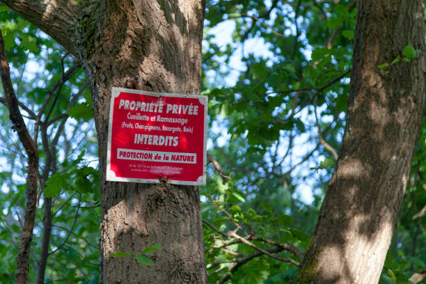 istock French private property sign 1272760293