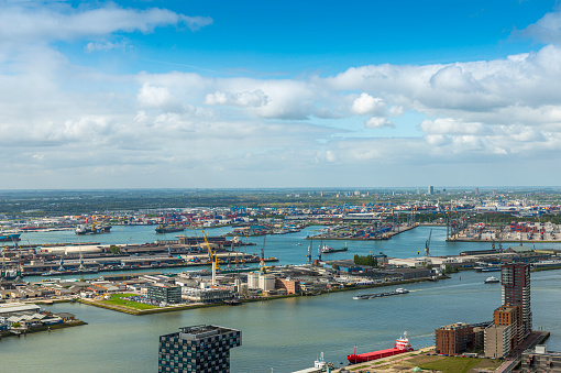 On the right the Coolhaven, Delfshaven, en Schiedam. On the left the river Nieuwe Maas with Waalhaven en Pernis