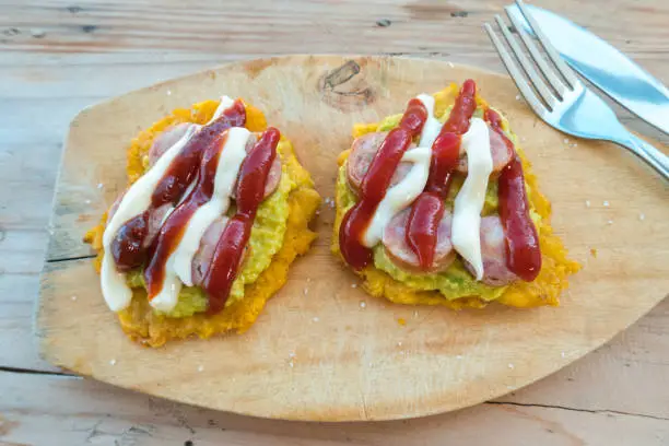 Photo of Colombian food: patacones with guacamole and sauces