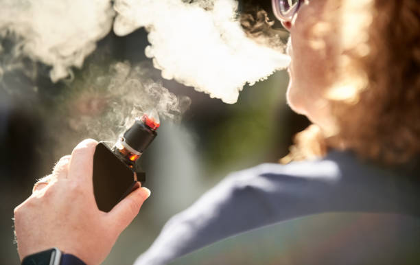 istock Vaping outdoors 1272795783