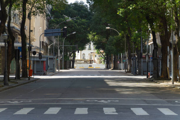 コロナウイルス大流行の間に空のダウンタウンのリオデジャネイロの通り - rio de janeiro brazil landscape urban scene ストックフォトと画像