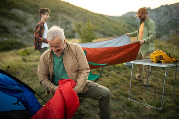 family camping is best way for bonding - camping tent offspring 60s imagens e fotografias de stock