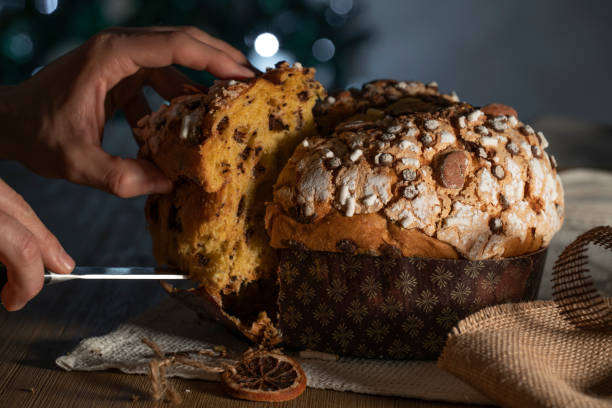 tradycyjny włoski domowej roboty panettone boże narodzenie - glazed almond nut sugar zdjęcia i obrazy z banku zdjęć