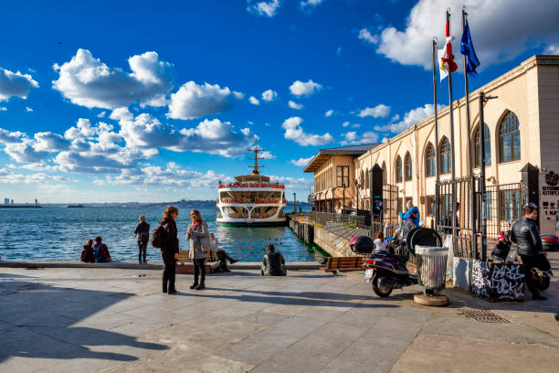 kadikoy pier - travel nautical vessel commercial dock pier stock-fotos und bilder