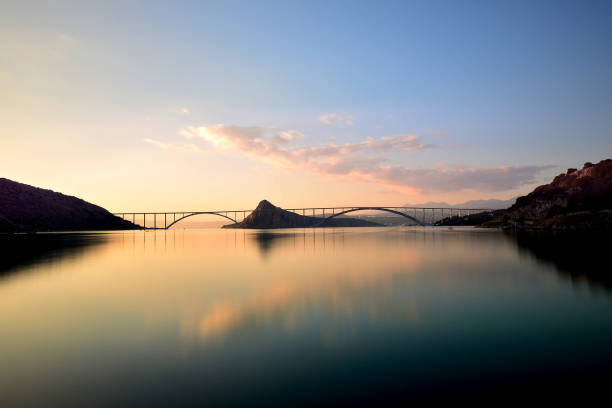 puente krk - krk fotografías e imágenes de stock