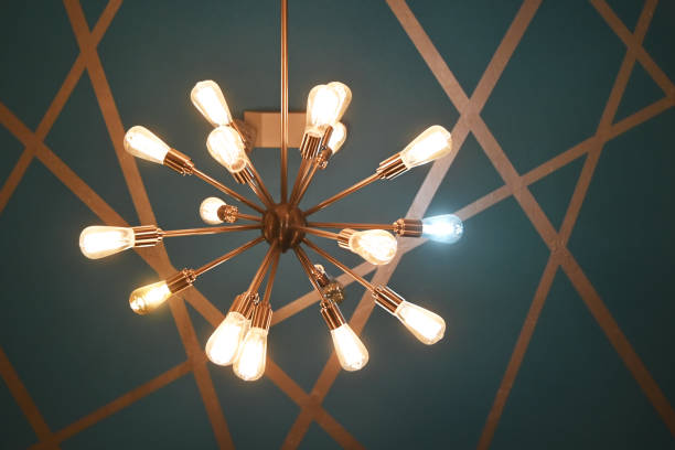 chandelier moderne - light fixture photos et images de collection