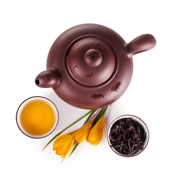 tè cinese con fiori di croco - chinese tea teapot isolated tea foto e immagini stock