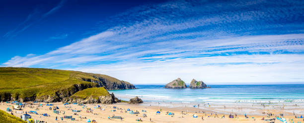 istock Gull rocks on sunny day in Hollywell Bay in Cornwall 1272884316