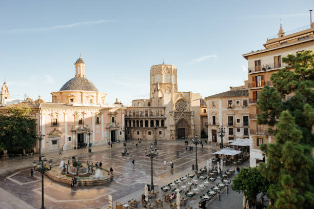 valencia's plaza de la virgen and cathedral from above - valencia cathedral imagens e fotografias de stock