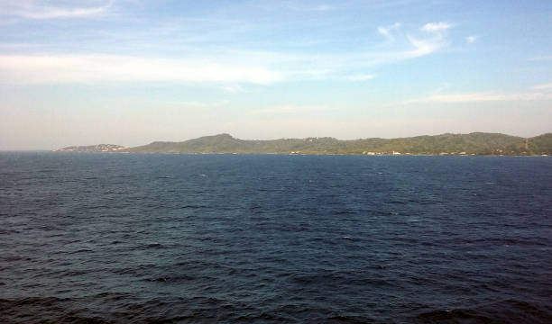istock An Island Straight Ahead 1272894285