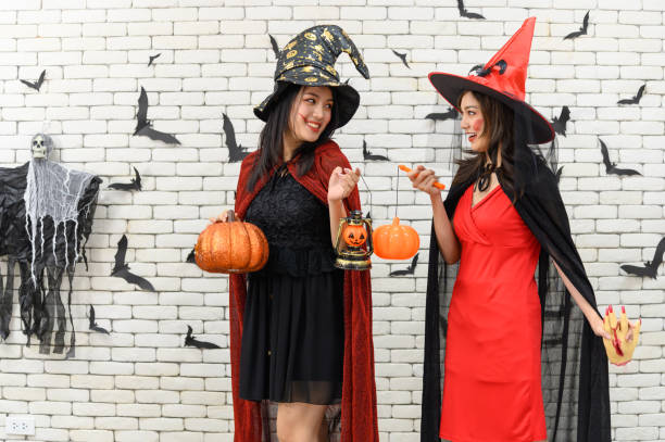 Disfraces De Halloween Para Mejores Amigas - Banco de fotos e imágenes de  stock - iStock