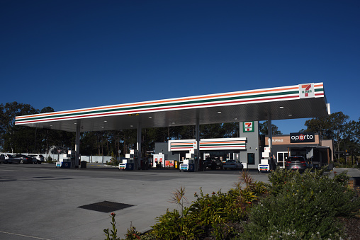 7 Eleven Mobil petrol station and convenience store