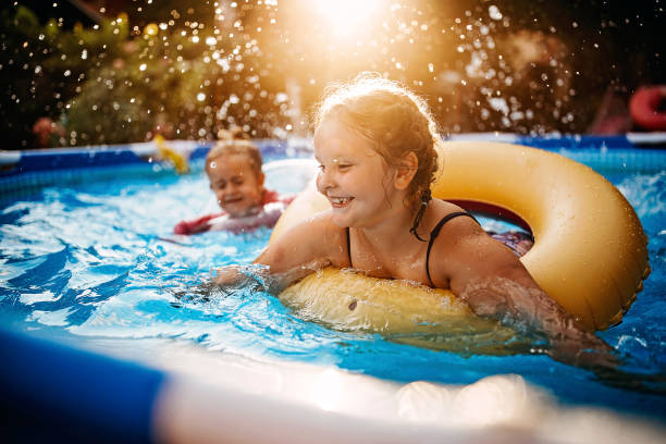 we love summer - swimming pool water people sitting imagens e fotografias de stock