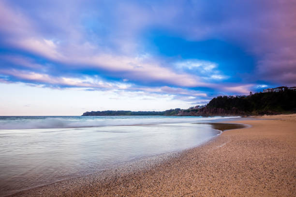 istock Jones Beach and Cliff Houses in Kiama Down 1272951042
