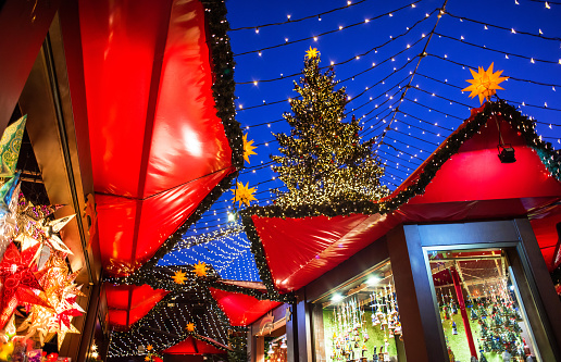 Mercado navideño tradicional en Europa. Colonia, Alemania photo