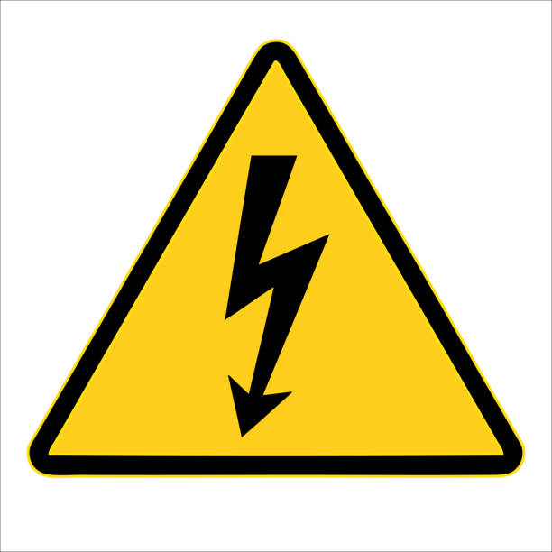 yüksek voltaj işareti. uyarı işareti, elektriksel tehlike işareti. vektör illüstrasyon. beyaz arka planda - electricity stock illustrations