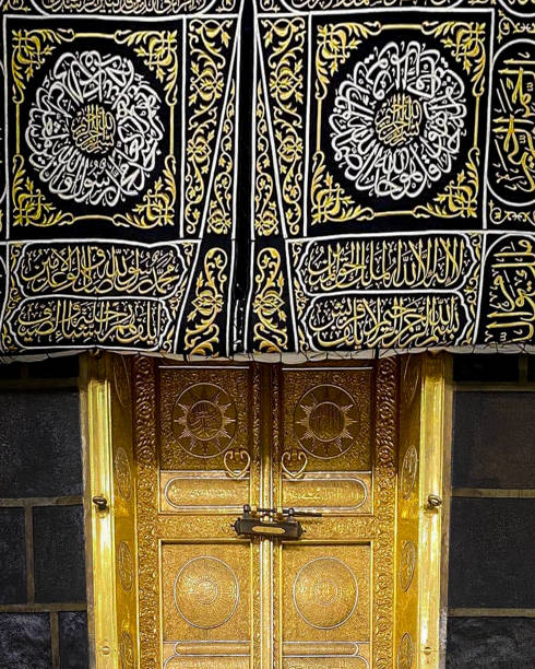 The door of the Kaaba called Multazam at Grant holy mosque Al-Haram in Mecca Saudi Arabia. Muslim Pilgrims at The Kaaba in The Great Mosque of Mecca. MECCA, SAUDI ARABIA - The door of the Kaaba called Multazam at Grant holy mosque Al-Haram in Mecca Saudi Arabia. Muslim Pilgrims at The Kaaba in The Great Mosque of Mecca. kaabah stock pictures, royalty-free photos & images