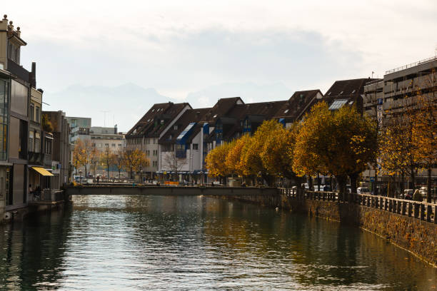 スイスのトゥン湖 - berne europe tower fort ストックフォトと画像