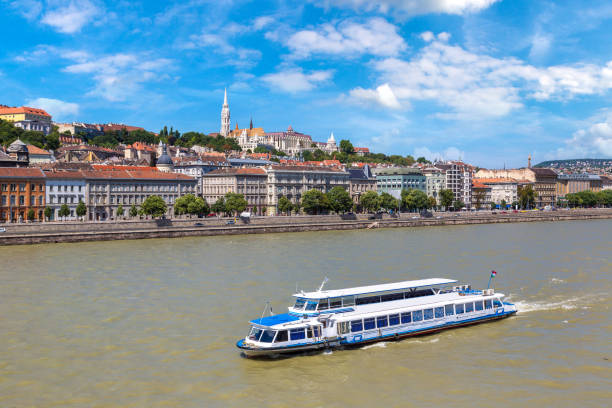 budapest et le danube - budapest danube river cruise hungary photos et images de collection