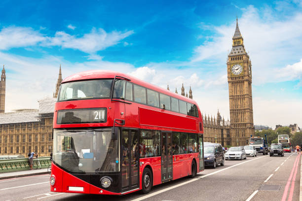 big ben, westminster bridge, autobús rojo en londres - benjamin fotografías e imágenes de stock