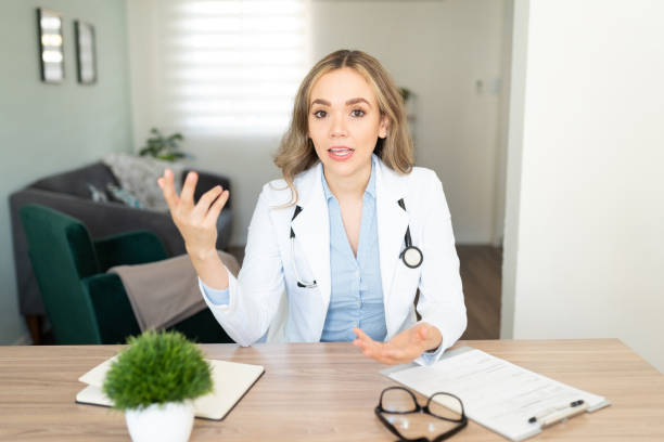 istock Giving medical advice online 1273213919