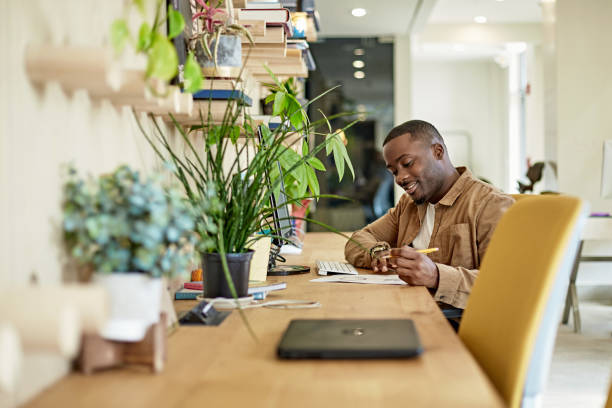 Man With Left Hand Computer 3,100+ Man Left Hand Stock Photos, Pictures & Royalty-Free Images - iStock