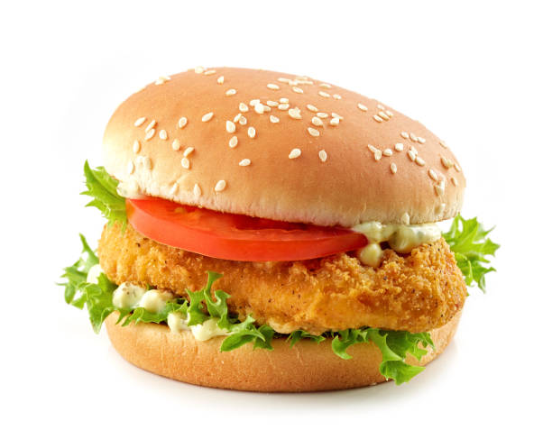 hamburger con carne di pollo fritta isolato su sfondo bianco - croccante foto e immagini stock