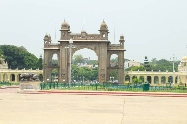 porte de mysore palais dans karnataka, inde - bangalore karnataka india famous place photos et images de collection