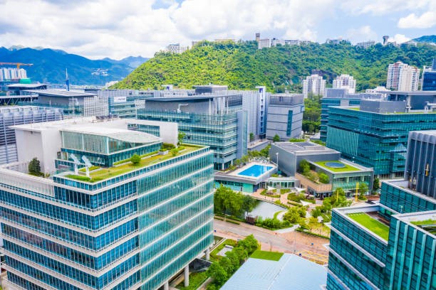 edificio moderno en tai po, hong kong - data center the media finance fotografías e imágenes de stock