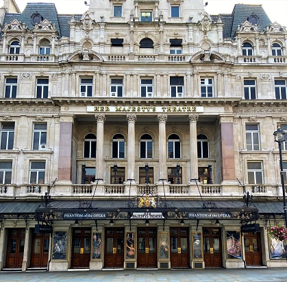 A picture of the front façade of Cholet's courtroom.