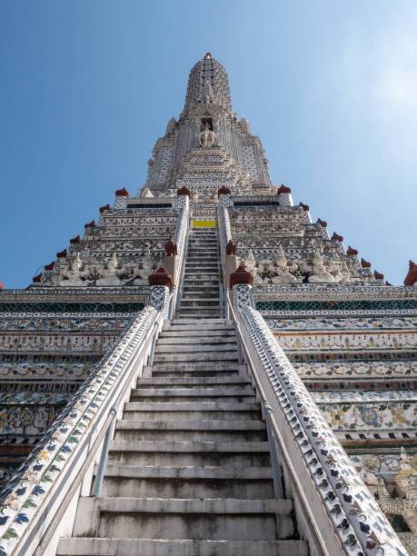 wat-arun-tempel - wat arun buddhism temple stone stock-fotos und bilder