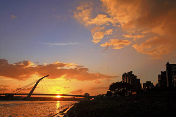 istock Taipei Keelung River Dazhi Bridge Sunset 1273280645
