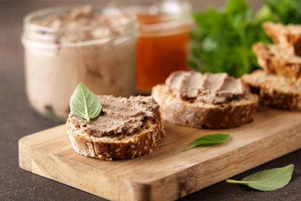 fresh homemade liver pate on bread - appetizer bruschetta meal lunch imagens e fotografias de stock