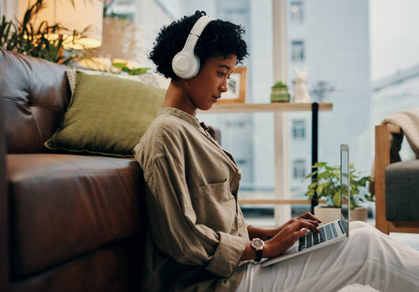 istock Listening to music while doing some online investigating 1273305935