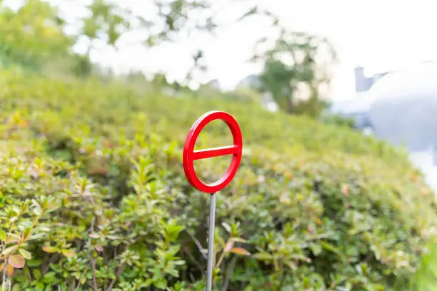 The sign is a combination of a simple circle and straight line. It is small in size, but its strong red color and simple design make it very visible.