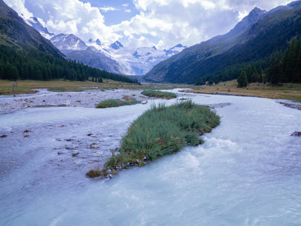 istock Roseg valley-Pontresina-Switzerland 1273354011