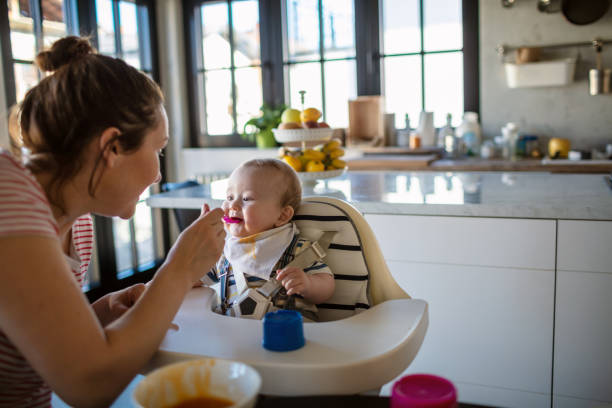 istock A snack for my baby 1273372896